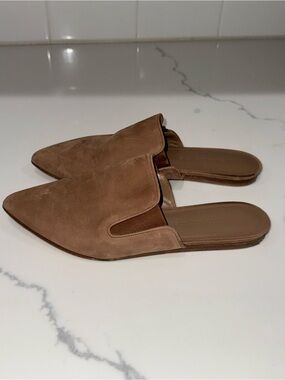 Jenni Kayne Suede
Mules Suede Pointed-Toe Slip-On Mules Tan Size 37 or 7